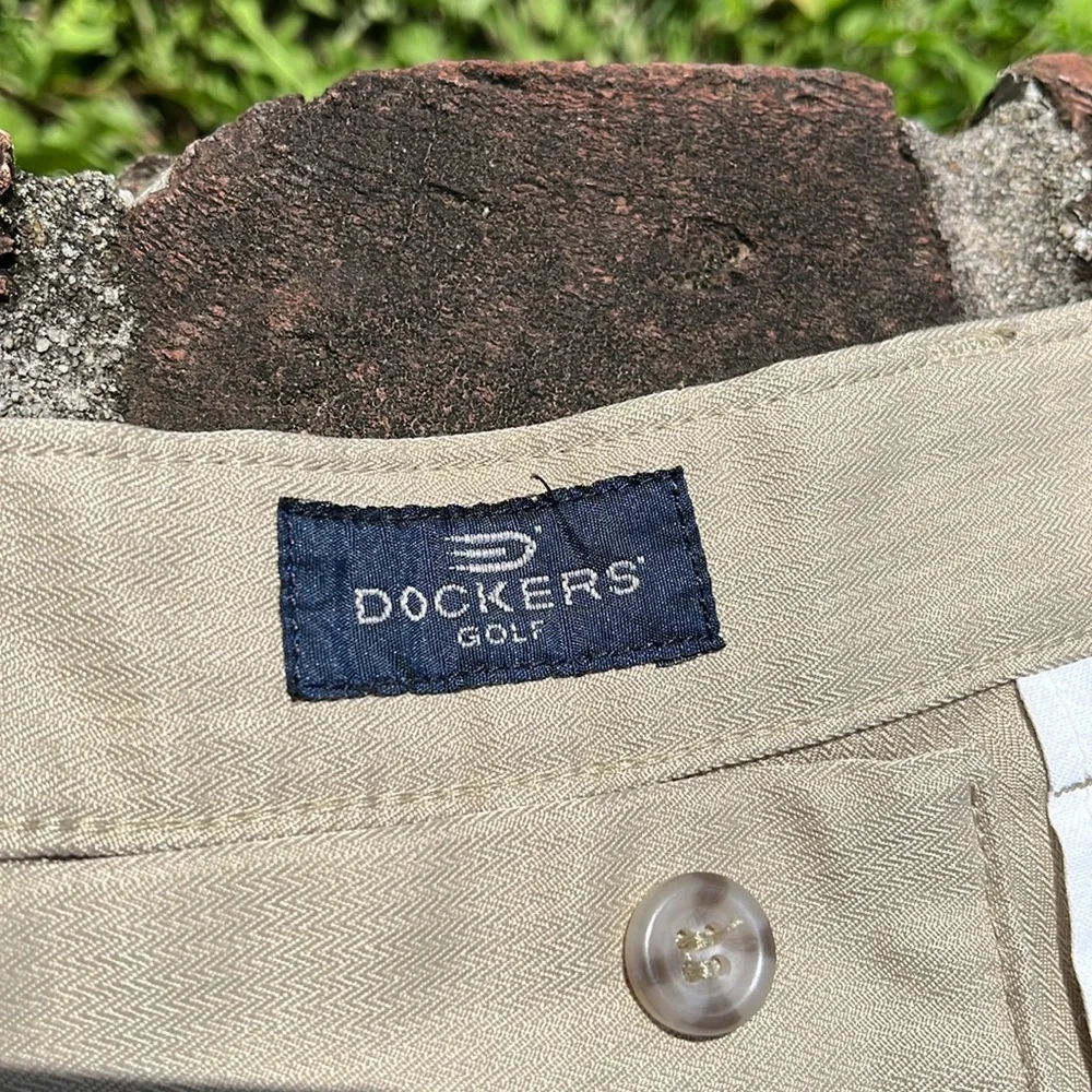 Dockers Golf khaki pleated shorts size 36 - Picture 3 of 6